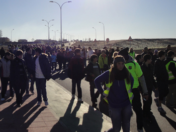 Río de participantes en la bajada hacia el Hotel.